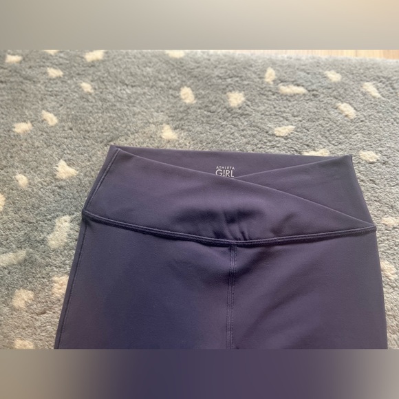 ATHLETA GIRL Transcend 7/8 crossover legging. Dusty purple. Size M (8-10) NWOT - Picture 4 of 4